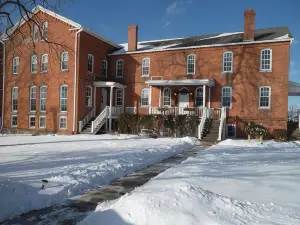 Oak Valley Inn and Suites