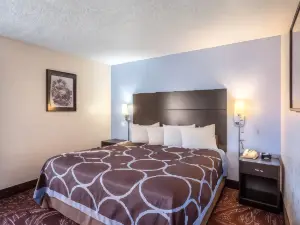 Super 8 by Wyndham Galesburg