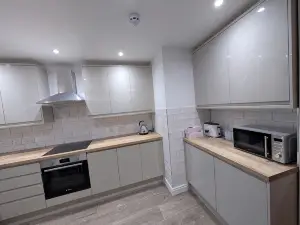 Close to town centre, university & Airport, Room 3