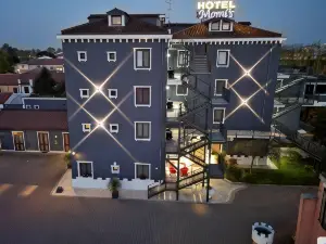 莫米酒店