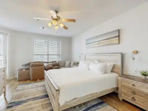 Stunning Lakefront Home on Lake LBJ With Private Balconies - Close to Yacht Club