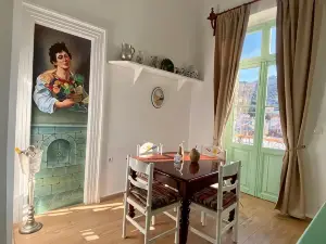“Athenas” Neoclassic Harbour View Apartment