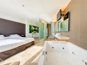 Hotel Jardines de Uleta Suites