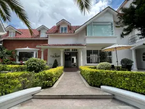Casa Bonita Hotel & Luxury Residence