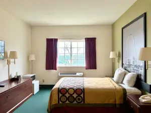 Super 8 by Wyndham Platte City/KCI Airport North