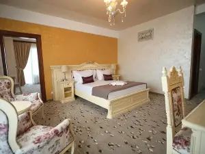 Almar Luxury