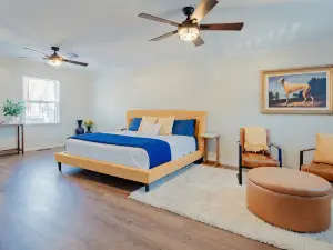 Charming 4-bedroom in Russellville Kentucky with Hot Tub