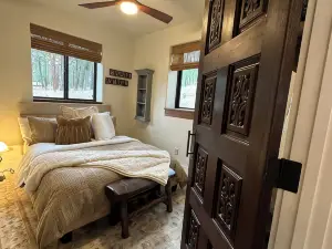 Charming private 1bdrm New pet friendly Cottage nestled in Stevensville/5 acres