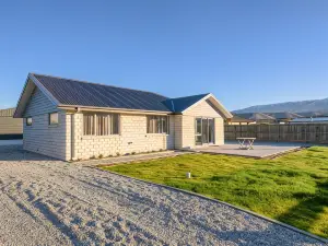 Pisa Oasis - Cromwell Holiday Home