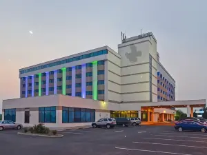 Travelodge by Wyndham Avenel Woodbridge
