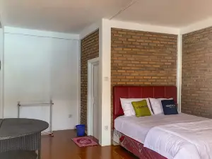 Urbanview Hotel Villa Q Gisting by RedDoorz