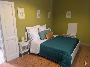 Corte Meneghina-short stays