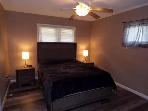 Pool 9 Guest House on Main Street, De Soto.  We welcome fishermen!