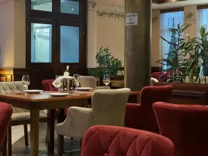 Motel M