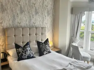 The Commodore Inn