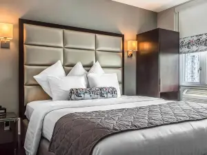 Umbrella Hotel Bronx