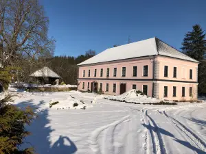 Hotel Castle Mlýn Maděrovka