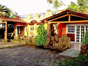 Okakoaras Hotel