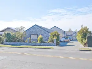 298 Westside Motor Lodge