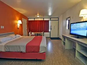 Motel 6 Sallisaw, OK