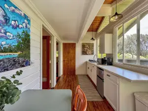 Sun kissed 1-bedroom apartment minutes from Hawi.