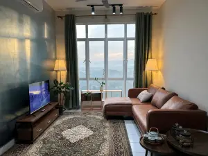 Lovely Luxury Hillview