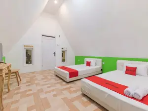 RedDoorz Syariah Plus Near Sukabumi Station