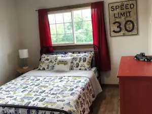 Just 5 minutes from Rib moutain, charming Farmhouse style home