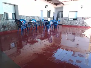 Hostal 2 Estrellas -Restaurante Las Tres Encinas EN El Centro Del Pueblo