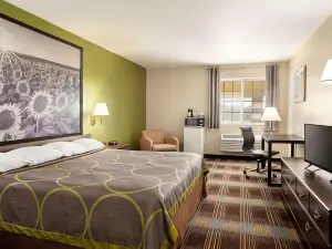 Super 8 by Wyndham Holton
