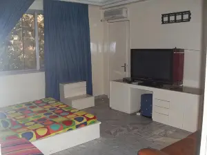Modern and cozy studio in Dakar Plateau, facing the Cathedral.