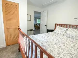 The Orchard House: Close to the Katy Trail, Truman Lake and Historic Downtown