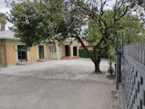 Laroza Guest House