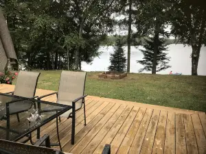 Quiet Northwoods Lakehouse Getaway on Lake Julia with walkout WI beach