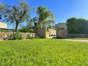 Villa B&B Antiche Macine del Salento nel cuore del Salento - villetta con piscina - punto strategico spiaggia del Salento