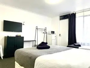 Avenue Motel