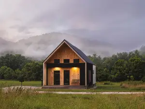 Hiker's Haven at Three Suns Cabins / Beach / Hot Tub / Starry Nights