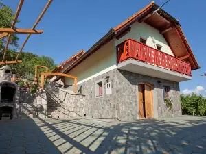 Vineyard Cottage Lustek