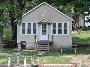 Newland's Resort: Cozy Channel Front Cottage #2 on Indian Lake with a Boat Dock