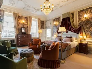 The Royal Hotel