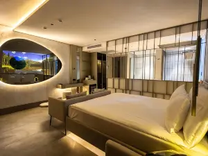 Four Hills Hotel