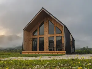 Trail Tamer at Three Suns Cabins / Gorgeous Views / River / Beach