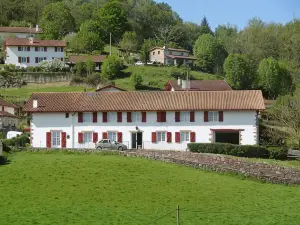 Hotels Logis Eskualduna Chez Katina