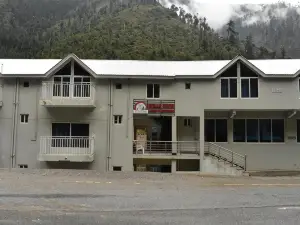 Cedar Vista Hotel