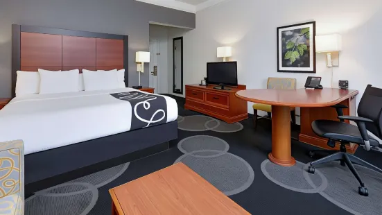 La Quinta Inn & Suites by Wyndham Dallas North Central