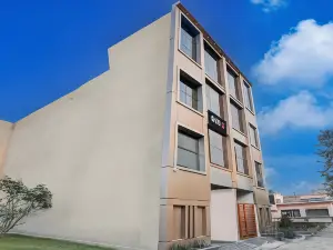 HOTEL O APPLE INN BEHIND STATE BANK OF INDIA