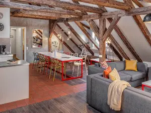 4 Arts Apartments by Adrez