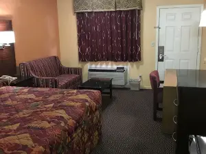 Redwood Inn - White Hall