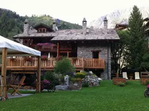 Les Trompeurs Chez Odette