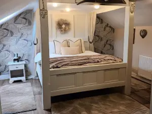 The Renishaw Rooms